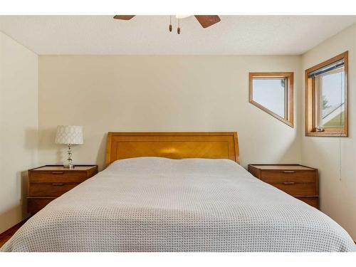 16270 Shawbrooke Drive Sw, Calgary, AB - Indoor Photo Showing Bedroom