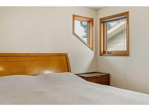 16270 Shawbrooke Drive Sw, Calgary, AB - Indoor Photo Showing Bedroom