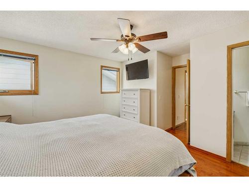 16270 Shawbrooke Drive Sw, Calgary, AB - Indoor Photo Showing Bedroom