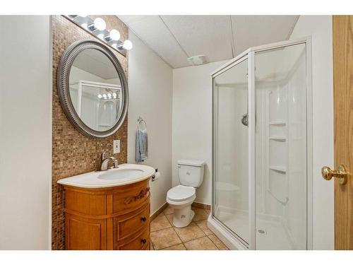 16270 Shawbrooke Drive Sw, Calgary, AB - Indoor Photo Showing Bathroom