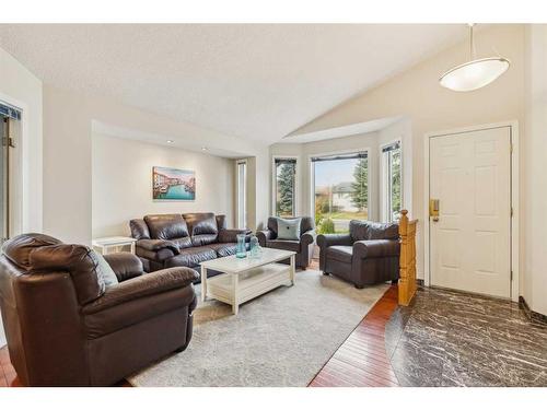 16270 Shawbrooke Drive Sw, Calgary, AB - Indoor Photo Showing Living Room