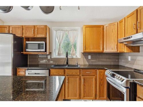 16270 Shawbrooke Drive Sw, Calgary, AB - Indoor Photo Showing Kitchen With Double Sink