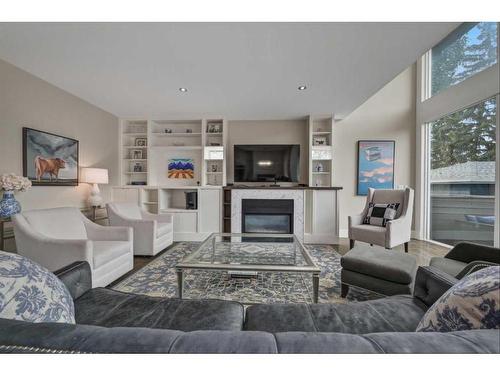 528 49 Avenue Sw, Calgary, AB - Indoor Photo Showing Living Room With Fireplace