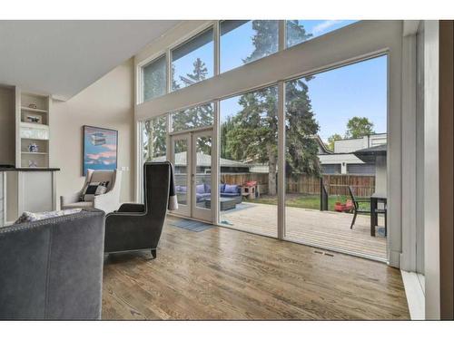 528 49 Avenue Sw, Calgary, AB - Indoor