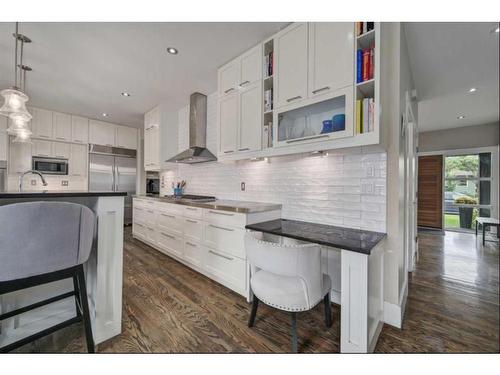 528 49 Avenue Sw, Calgary, AB - Indoor Photo Showing Kitchen With Upgraded Kitchen