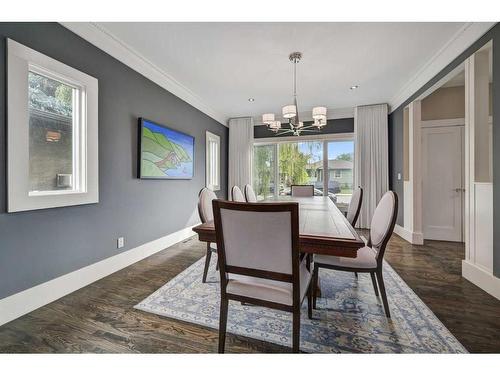 528 49 Avenue Sw, Calgary, AB - Indoor Photo Showing Dining Room