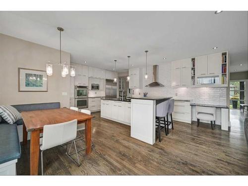 528 49 Avenue Sw, Calgary, AB - Indoor Photo Showing Kitchen With Upgraded Kitchen