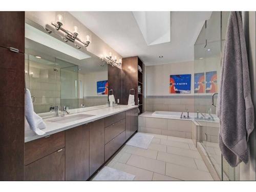 528 49 Avenue Sw, Calgary, AB - Indoor Photo Showing Bathroom