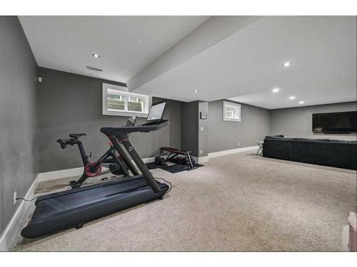 528 49 Avenue Sw, Calgary, AB - Indoor Photo Showing Gym Room