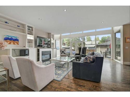 528 49 Avenue Sw, Calgary, AB - Indoor Photo Showing Living Room With Fireplace