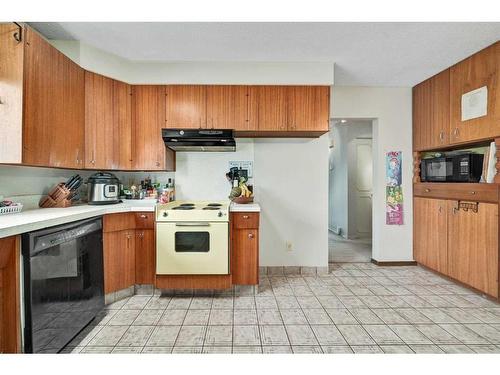 4228 Voyageur Drive Nw, Calgary, AB - Indoor Photo Showing Kitchen