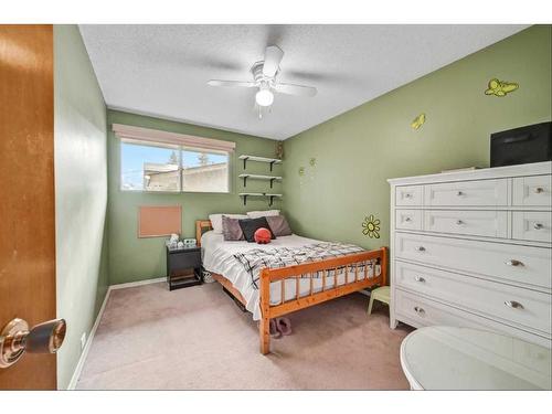 4228 Voyageur Drive Nw, Calgary, AB - Indoor Photo Showing Bedroom