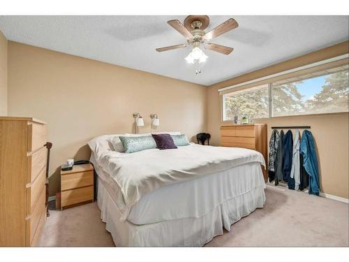 4228 Voyageur Drive Nw, Calgary, AB - Indoor Photo Showing Bedroom