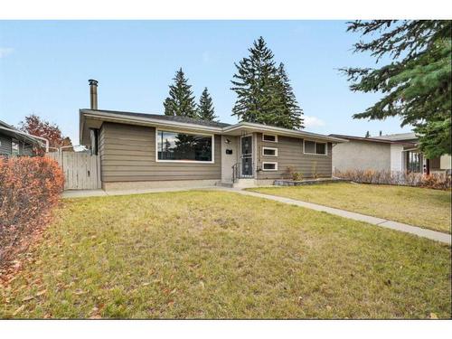 4228 Voyageur Drive Nw, Calgary, AB - Outdoor