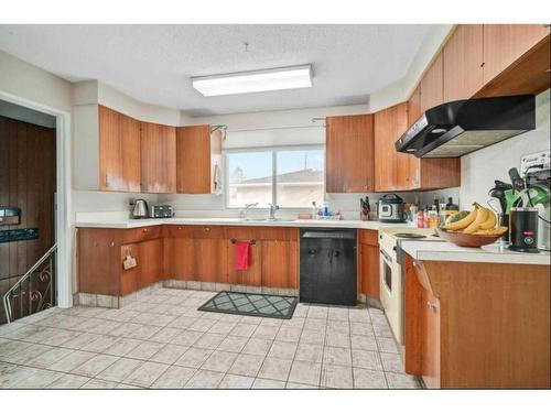 4228 Voyageur Drive Nw, Calgary, AB - Indoor Photo Showing Kitchen