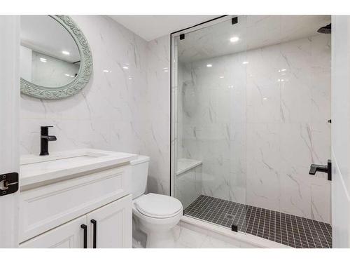 4944 45 Street Sw, Calgary, AB - Indoor Photo Showing Bathroom