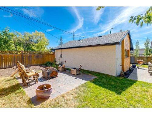 4944 45 Street Sw, Calgary, AB - Outdoor