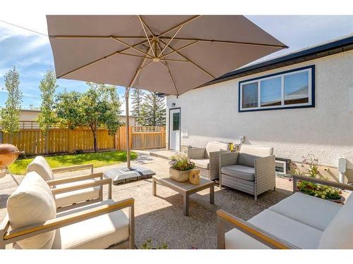 4944 45 Street Sw, Calgary, AB - Outdoor