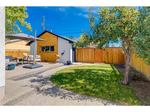 4944 45 Street Sw, Calgary, AB - Outdoor