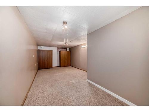 243 78 Avenue Ne, Calgary, AB - Indoor Photo Showing Other Room