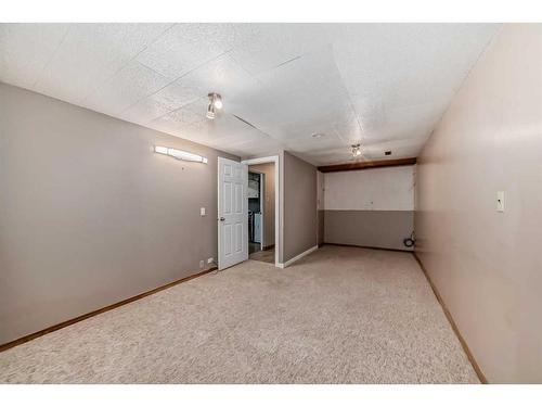 243 78 Avenue Ne, Calgary, AB - Indoor Photo Showing Other Room