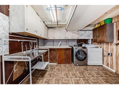 243 78 Avenue Ne, Calgary, AB - Indoor Photo Showing Laundry Room