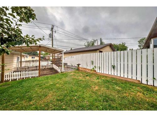 243 78 Avenue Ne, Calgary, AB - Outdoor