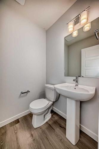 334 Ambleton Street Nw, Calgary, AB - Indoor Photo Showing Bathroom