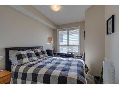 420-88 Arbour Lake Road Nw, Calgary, AB - Indoor Photo Showing Bedroom