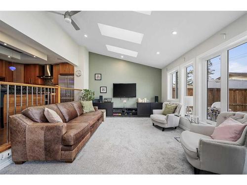 104 Bedford Circle Ne, Calgary, AB - Indoor