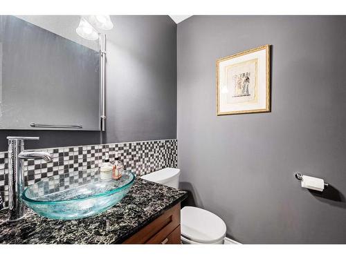 104 Bedford Circle Ne, Calgary, AB - Indoor Photo Showing Bathroom