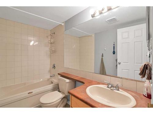 303-1919 17 Avenue Sw, Calgary, AB - Indoor Photo Showing Bathroom