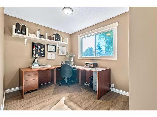 1 Hunters Crescent, Okotoks, AB - Indoor Photo Showing Office