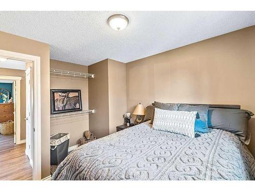 1 Hunters Crescent, Okotoks, AB - Indoor Photo Showing Bedroom