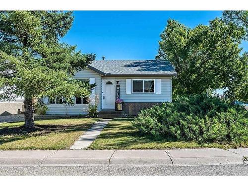 1 Hunters Crescent, Okotoks, AB - Outdoor