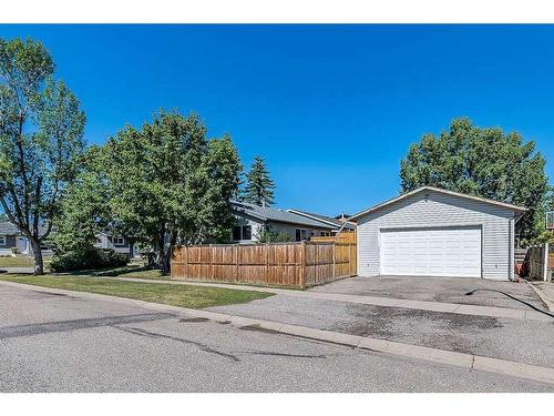 1 Hunters Crescent, Okotoks, AB - Outdoor