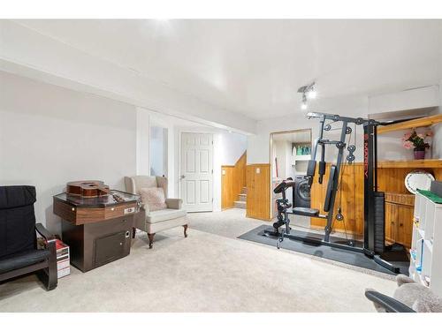 215 Shawcliffe Circle Sw, Calgary, AB - Indoor Photo Showing Gym Room