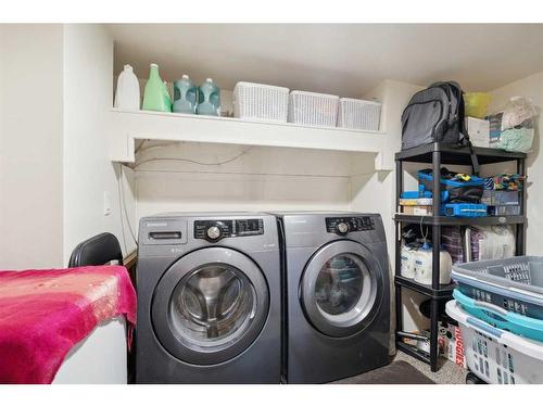 215 Shawcliffe Circle Sw, Calgary, AB - Indoor Photo Showing Laundry Room