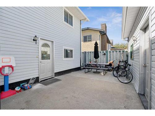 215 Shawcliffe Circle Sw, Calgary, AB - Outdoor With Exterior