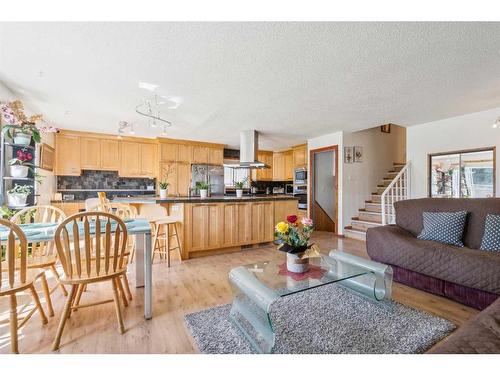 215 Shawcliffe Circle Sw, Calgary, AB - Indoor Photo Showing Living Room