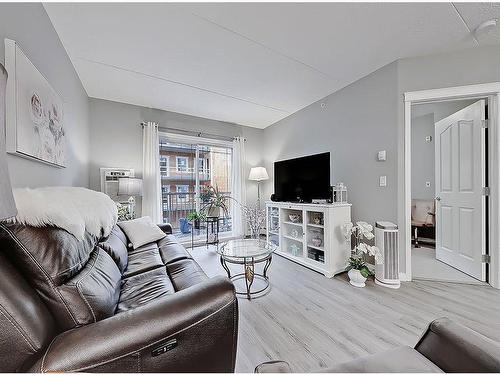 205-400 1 Avenue Se, Diamond Valley, AB - Indoor Photo Showing Living Room