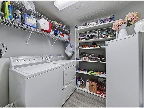 205-400 1 Avenue Se, Diamond Valley, AB - Indoor Photo Showing Laundry Room