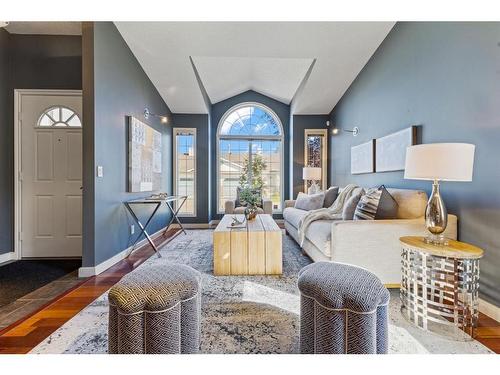 13 Rivercrest Villas Se, Calgary, AB - Indoor Photo Showing Living Room