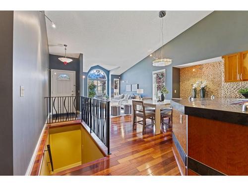 13 Rivercrest Villas Se, Calgary, AB - Indoor Photo Showing Kitchen