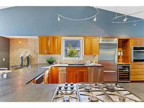 13 Rivercrest Villas Se, Calgary, AB - Indoor Photo Showing Kitchen