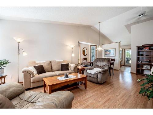 901 Riverside Drive Nw, High River, AB - Indoor Photo Showing Living Room