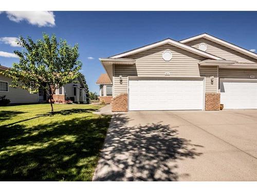 901 Riverside Drive Nw, High River, AB - Outdoor