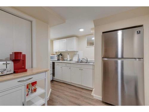 9431 Elbow Drive Sw, Calgary, AB - Indoor Photo Showing Kitchen With Double Sink