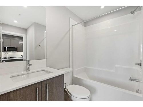 2203-395 Skyview Parkway Ne, Calgary, AB - Indoor Photo Showing Bathroom