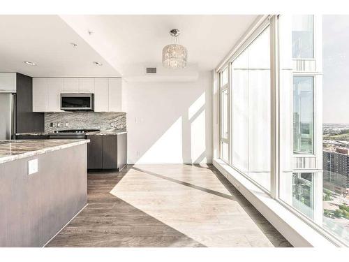 2706-510 6 Avenue Se, Calgary, AB - Indoor Photo Showing Kitchen With Upgraded Kitchen